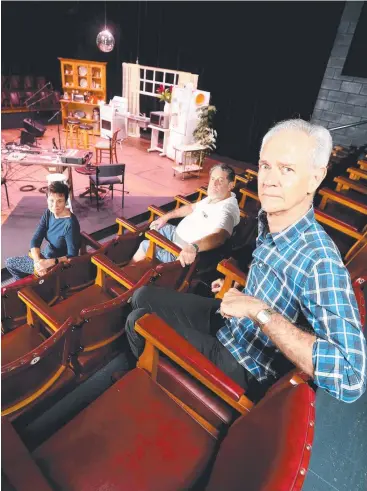  ?? Picture: STEWART McLEAN ?? TIGHT SPACES: Cairns Little Theatre Treasurer Cath Willacy, vice president Frank Joel and president Kevin Shorey in the intimate Rondo Theatre.
