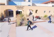  ?? ANDRES LEIGHTON/NMSU ?? NMSU students walk by the new Hardman and Jacobs Undergradu­ate Learning Center in early fall 2016.