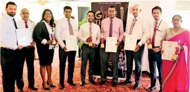  ??  ?? Seylan Bank Head of Sales and Marketing Gamika De Silva (centre) flanked by Seylan Bank Marketing and Cards team at the awards ceremony in Colombo