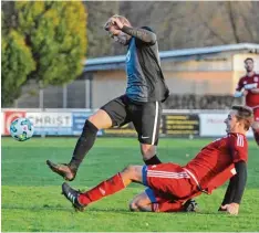  ?? Foto: Andreas Lode ?? Zum zweiten Mal in Folge ist der TSV Zusmarshau­sen (links Maximilian Görens) ge strauchelt. Gegen Göggingen gab es nur ein 0:0.