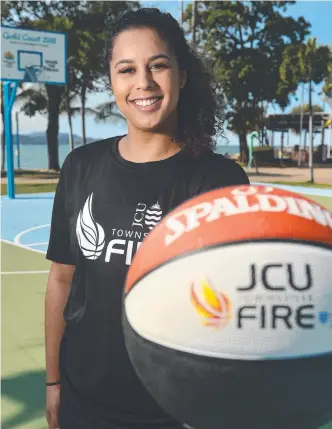  ?? Picture: MATT TAYLOR ?? NEWCOMER: Townsville Fire signing Hannah Young proudly shows off her new club attire on The Strand.