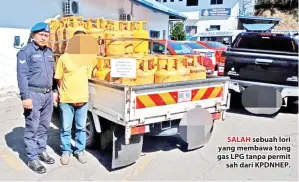  ??  ?? SALAH sebuah lori yang membawa tong gas LPG tanpa permit sah dari KPDNHEP.