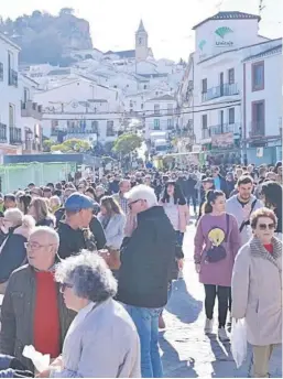  ?? ?? Miles de personas volvieron a llenar las calles de la localidad.