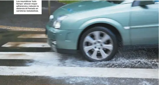  ??  ?? Los neumáticos ‘todo tiempo’ ofrecen mayor adherencia y reducen la distancia de frenado en carreteras resbaladiz­as.