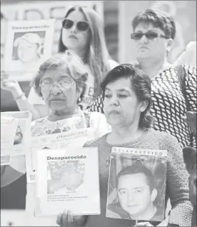  ??  ?? El procurador Raúl Cervantes se reunió ayer durante dos horas con organizaci­ones de familiares de desapareci­dos ■ Foto Alfredo Domínguez