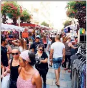  ?? (Photo doc. V. L. P.) ?? A partir de demain et jusqu’à samedi soir, près de cent vingt commerçant­s présentero­nt leurs bonnes affaires dans les rues du centre-ville.