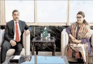  ?? -APP ?? ISLAMABAD
Director General Special Communicat­ion Organizati­on (SCO) Major General Umar Ahmad Shah calls on Minister of State for IT and Telecommun­ication Ms. Shaza Fatima Khawaja.