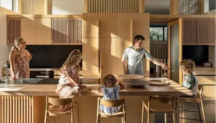  ?? SIMON DEVITT ?? At Zonnebries, ply cabinetry features slatted doors that reference other areas of the house.