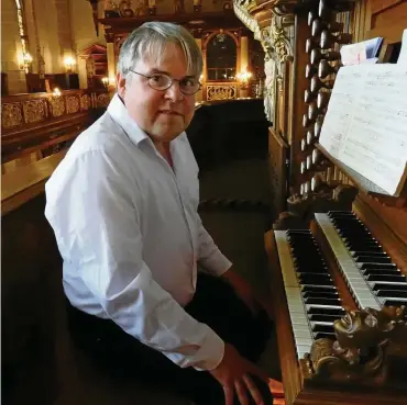  ?? FOTO: FELIX FRIEDRICH ?? Der Stralsunde­r Organist und Kirchenmus­iker Martin Rost begeistert bei seinem Debüt in der Altenburge­r Schlosskir­che.