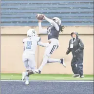  ?? Icon Sportswire / via Getty Images ?? Yale’s Darrion Carrington makes the diving catch in the end zone against Columbia on Oct. 30.