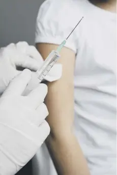  ??  ?? School nurses traditiona­lly dealt with vaccinatio­ns