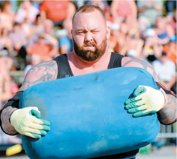  ?? PHOTO AGENCE QMI, YVES CHARLEBOIS ?? L’islandais Hafthor Bjornsson en a mis plein la vue lors du Festival des hommes forts de Warwick ce week-end.