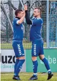  ?? Foto: Schäffer ?? Freude bei Ecknach nach dem Sieg ge gen Hollenbach. 1:0 Fürst (20.), 2:0 Fürst (75.), 2:1 Appel (88.) 150.