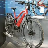  ??  ?? In dem kleinen Kasten am Lenker ist das innovative E-BikeABS beim Modell des Hersteller­s Flyer untergebra­cht.