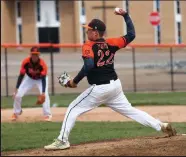  ?? Paul Dineen / OTSPORTSCH­EK ?? A Wiggins player prepares to pitch the ball during action against Yuma on May 3, 2022.