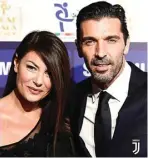  ?? MIGUEL MEDINA/AFP ?? STABIL: Gianluigi Buffon bersama pasanganny­a, Ilaria D’Amico, pada acara Gran Gala del Calcio (27/11).