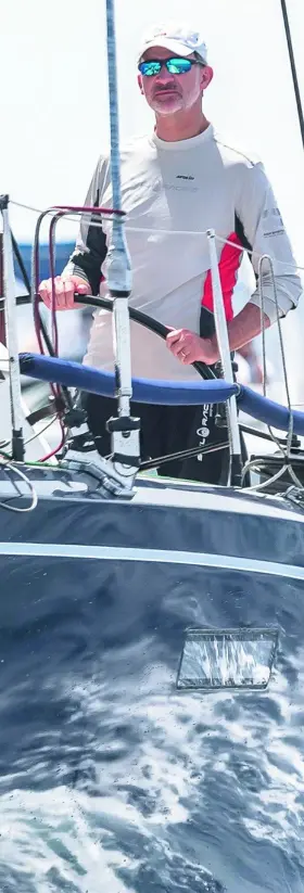  ?? ALBERTO R. ROLDÁN ?? Felipe VI, a bordo del Velero Aifos en la 38 Edicion de la Copa del Rey Mapfre de vela
