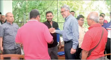  ?? — Bernama photo ?? Khalid (second right) shares a light moment with Putrajaya residents during the handing over of Jalur Gemilang to 12 Putrajaya residents’ associatio­ns.