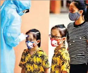  ?? AFP ?? An epidemiolo­gist noted the gaps in testing capacity between countries like Singapore, Thailand, Vietnam and Malaysia and other Southeast Asian countries.