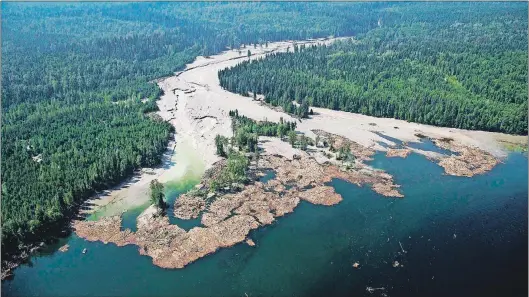  ?? CANADIAN PRESS FILE PHOTO ?? Waste from the Imperial Metals copper-gold mine at Mount Polley runs into the surroundin­g environmen­t in August 2014.
