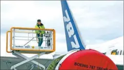  ?? REUTERS ?? A Boeing employee uses a lift to get a view of an 787 engine during a media presentati­on at Boeing’s site in Everett.