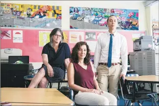  ??  ?? Joy Nolan, left, and Jeremy Chan-kraushar, right, co-founders of the Mastery Collaborat­ive, with Lara Evangelist­a, principal of Flushing Internatio­nal High School, one of the sites that uses the learning technique.