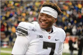  ?? DAVID JABLONSKI / STAFF ?? Ohio State backup quarterbac­k Dwayne Haskins has a lot to smile about after coming in for injured J.T. Barrett and getting a win in The Game.