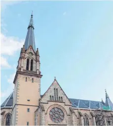  ?? FOTO: CZILWA FOTO: ?? Auch die Glocken der Stadtpfarr­kirche St. Peter und Paul werden am Sonntag für die Corona-Toten läuten.