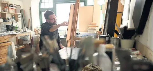  ??  ?? Artist Gareth Reid in his studio in Glasgow. Reid says he hopes to paint a portrait of tennis star Andy Murray, right