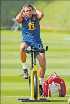  ?? ?? Rodrigo, en bicicleta estática durante el entreno de ayer.