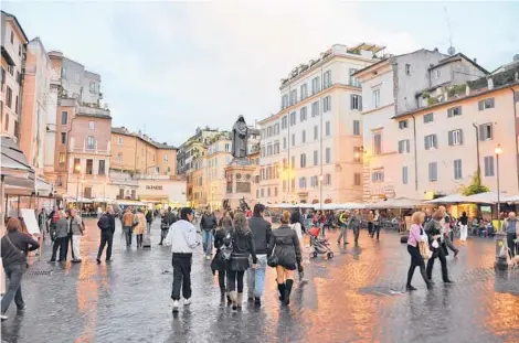  ?? RICK STEVES ?? A statue of the heretic Giordano Bruno stands on the spot where he was burned at the stake in Rome’s Campo de’ Fiori square.