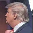 ?? FOTO: AFP ?? US-Präsident Trump: Das Haar sitzt – trotz Wasserspar­gesetz.