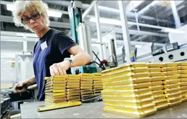  ?? BLOOMBERG ?? An employee prepares gold ingots for shipping at the Argor-Heraeus SA gold producing and refining plant in Mendrisio,Switzerlan­d.