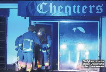  ?? STEVEN McAULEY ?? Firefighte­rs tackle the blaze at Chequers chipshop