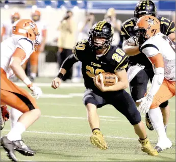  ?? ARKANSAS DEMOCRAT-GAZETTE/ RICK MCFARLAND ?? Prairie Grove’s Blake Faulk (20) runs upfield against Nashville in the state 4A championsh­ip game at War Memorial Stadium Saturday night.