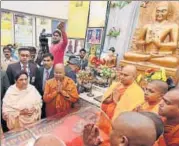  ?? PTI ?? ▪ BSP chief Mayawati pays tribute to Buddhist monk Pragyanand, who passed away this week, in Lucknow on Saturday.