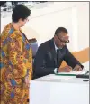  ?? XINHUA ?? Rwanda President Paul Kagame (right) signs an agreement to set up the AfCFTA treaty.