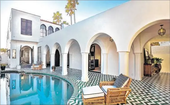  ?? Photograph­s by Simon Berlyn ?? ACTOR CARROLL O’CONNOR’S longtime home in Malibu has been renovated and has an asking price in the $20-million range.