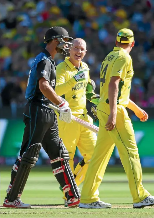  ?? GETTY IMAGES ?? Australian wicketkeep­er Brad Haddin, middle, sledges Black Caps batsman Grant Elliott in the World Cup final in 2015.