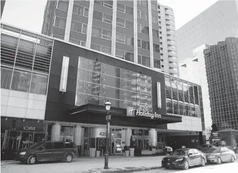  ?? VINCENZO D’ALTO/ GAZETTE FILES ?? Real estate firm Rosdev sold the midtown Holiday Inn on Sherbrooke St. in January for $63.5 million. It will close April 30, putting 100 people out of work.