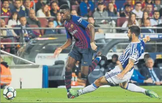  ?? FOTO: PEP MORATA ?? Ileso de milagro Raúl Navas hizo esta durísima entrada a Dembélé y le cazó en el tobillo derecho