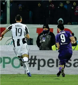  ??  ?? Primo gol Kalinic si infila nella difesa della Juventus e realizza l’1-0 (Afp)