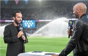  ?? | PHOTO : FEP / PRIME VIDÉO SPORT ?? Thibault Le Rol est accompagné, en plateau avant puis après les rencontres de Ligue 1, par Thierry Henry le dimanche soir.