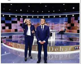  ?? ERIC FEFERBERG / ASSOCIATED PRESS ?? Marine Le Pen (left) and Emmanuel Macron, French presidenti­al election candidates, pose before the start of a live debate in La Plaine-Saint-Denis, north of Paris, on Wednesday. The far-right Le Pen painted Macron as subservien­t to Islamic extremism...