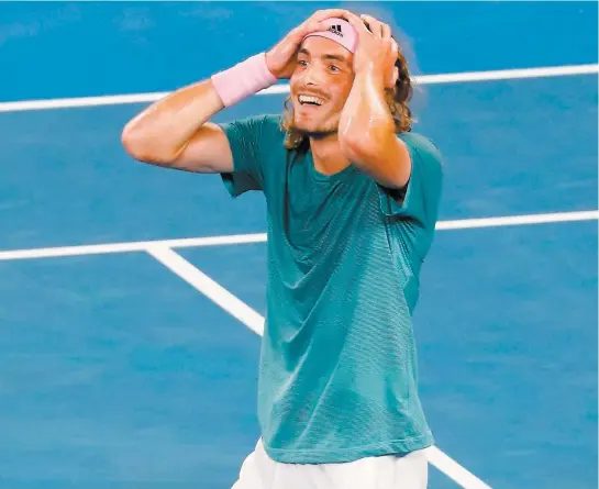  ??  ?? Le Grec Stefanos Tsitsipas ne pouvait contenir ses émotions après avoir surpris Roger Federer à Melbourne.