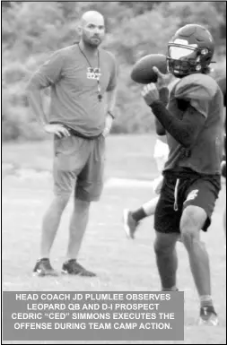  ?? Photo by Gerren Smith ?? HEAD COACH JD PLUMLEE OBSERVES LEOPARD QB AND D-I PROSPECT CEDRIC “CED” SIMMONS EXECUTES THE OFFENSE DURING TEAM CAMP ACTION.