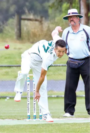  ??  ?? Western Park 6/219 defeated Jindivick 10/215
Warragul 8/270 (dec) defeated Hallora 10/86 and 3/137
Sayeed A Shah bowls from the southern end for Garfield-Tynong on Saturday in the division one clash against Yarragon. He finished with 2/33 from his 11 overs.
WDCA photograph­s by MICHAEL ROBINSON.