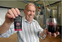  ?? PHOTO: SCOTT HAMMOND/STUFF ?? NZ Extracts chief executive Mike Turner with blackcurra­nt drink sachets processed at their Riverlands factory.