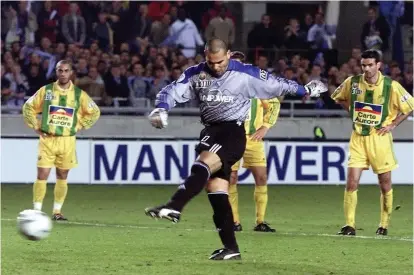  ?? Pictures: GETTY ?? BULLDOG SPIRIT: Goalkeeper Jose Luis Chilavert once scored a hat-trick in a match. Below, a cattle drive