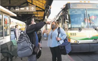  ?? Sarahbeth Maney / Special to The Chronicle ?? Golden Gate transit coworkers Rainier Diaz ( left) and JorDann Crawford talk during a recent shift at the San Rafael Transit Center. Crawford is among the 146 workers slated to be laid off.